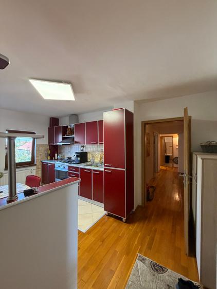 Apartament cu 3 camere semidecomandat în Girocului