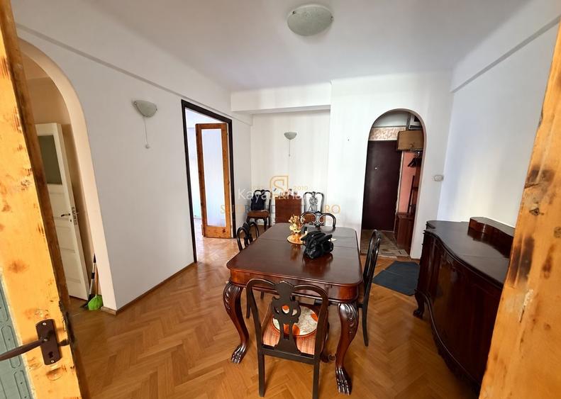 Apartament cu 4 camere în zona Universitate – proprietate cu istorie