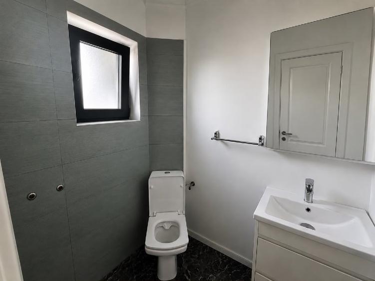 Duplex cu 3 camere cu Canalizare în Central