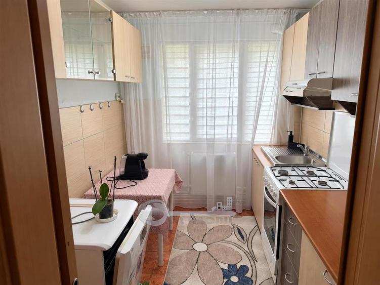 Apartament cu 3 camere semidecomandat, mobilat în Tătărași