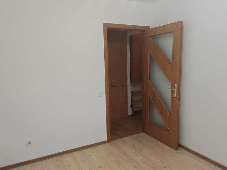 Apartament cu 3 camere decomandat în Astra