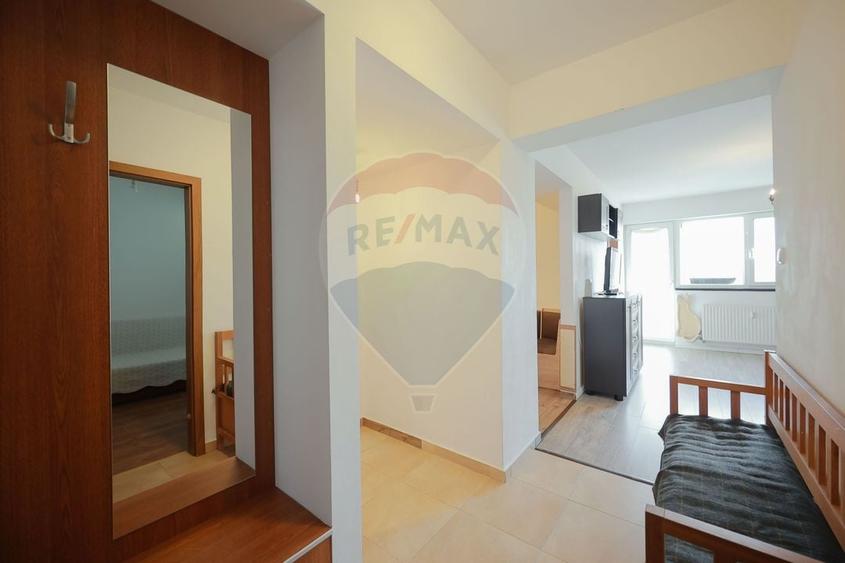 Apartament cu 3 camere semidecomandat, mobilat în Nufărul