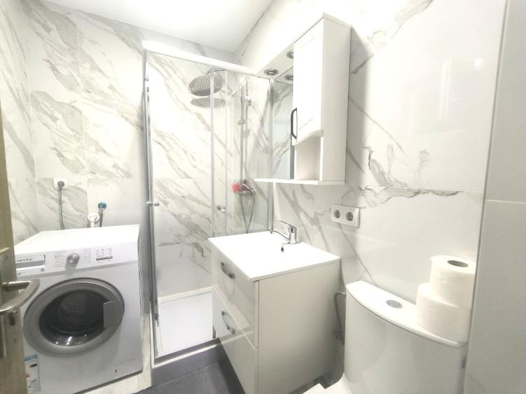 Apartament cu 3 camere semidecomandat, mobilat în Banu Mărăcine