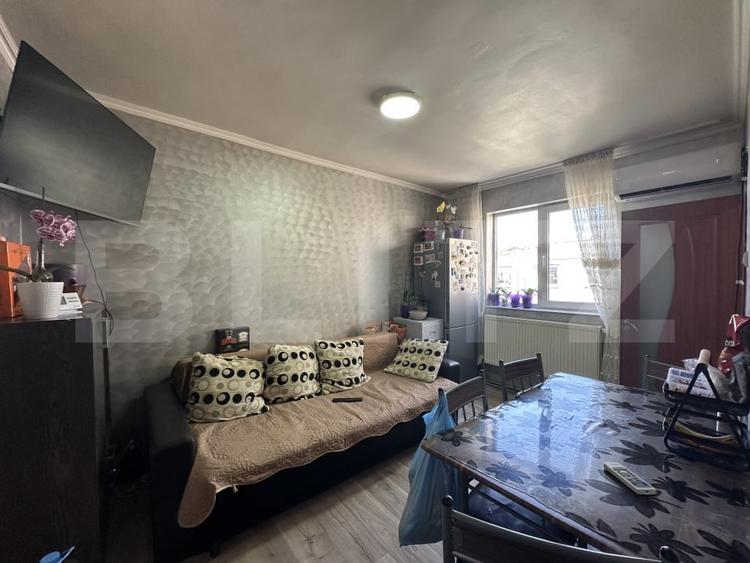 Apartament cu 3 camere semidecomandat, mobilat în 9 Mai