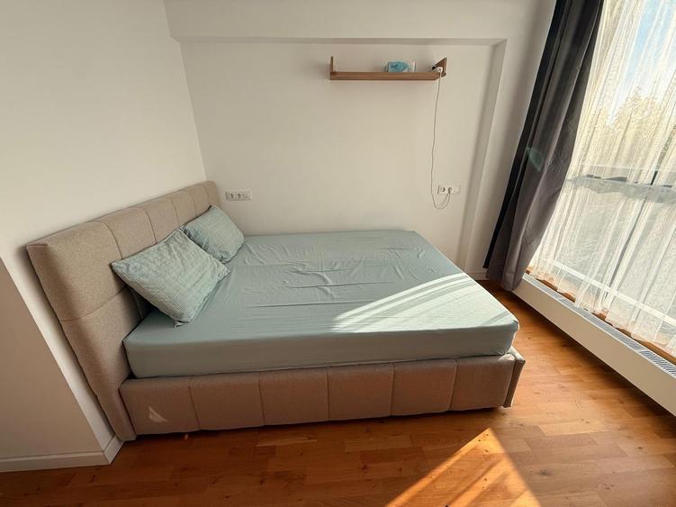 Apartament cu 3 camere semidecomandat în Băneasa