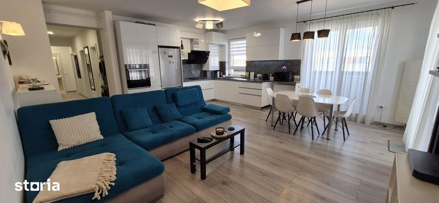 Apartament cu 3 camere decomandat în Libertății