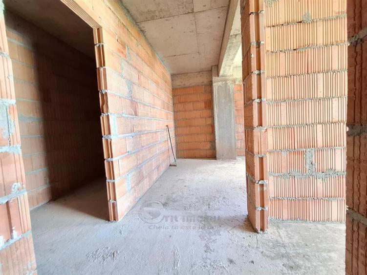 Apartament cu 2 camere semidecomandat în Cug