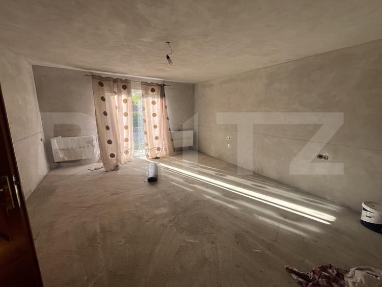 Casă individuală cu 5 camere cu Canalizare în Sud