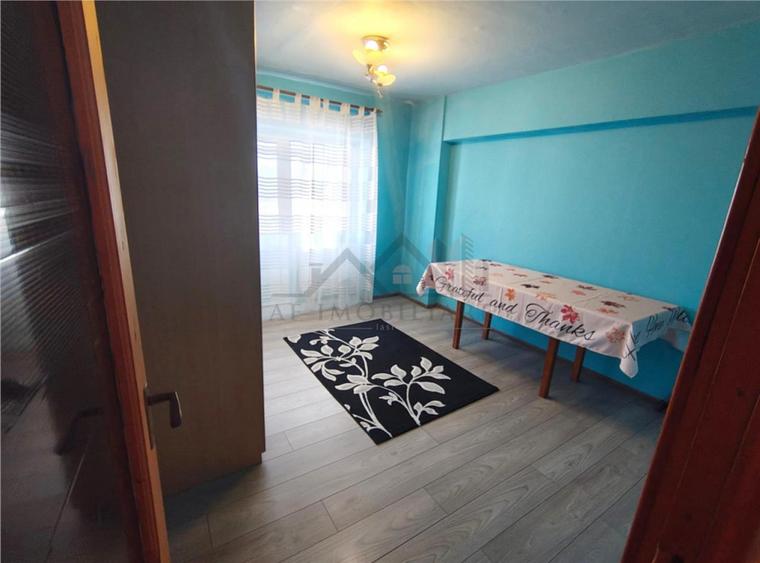 Apartament cu 4 camere decomandat, mobilat în Nicolina