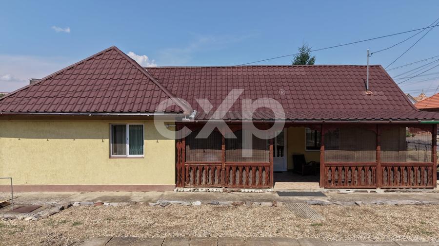 Casă individuală cu 3 camere cu Canalizare în Iernut