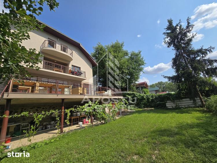 Casă cu 8 camere cu Teren 1140 Mp în Central