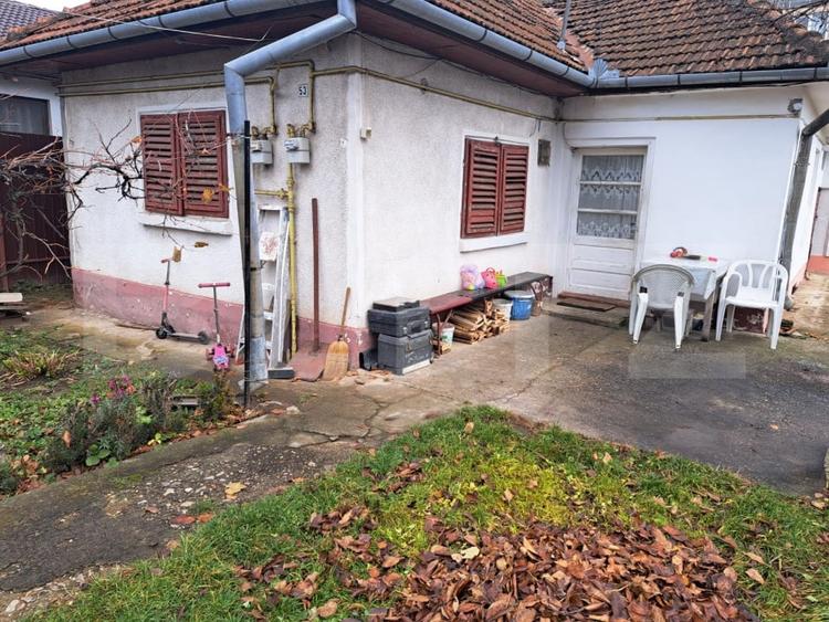 Casă individuală cu 4 camere cu Canalizare în Est