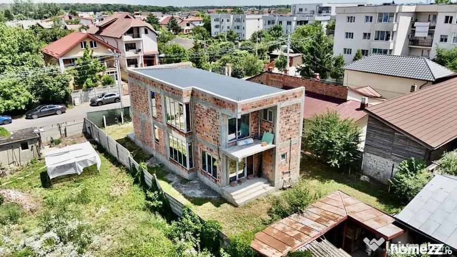 Casă cu 5 camere cu Teren 400 Mp în Central