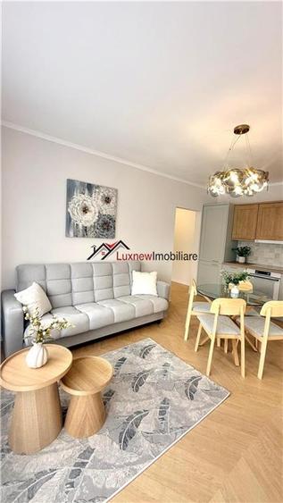 Apartament cu 3 camere semidecomandat, mobilat în Florești