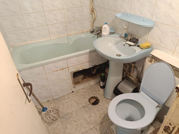Garsonieră decomandată în Palas