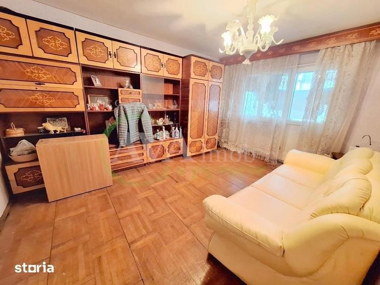 Apartament cu 4 camere decomandat în Narcisa