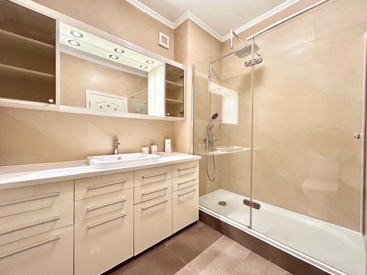 Duplex cu 4 camere cu Canalizare în Iancu Nicolae