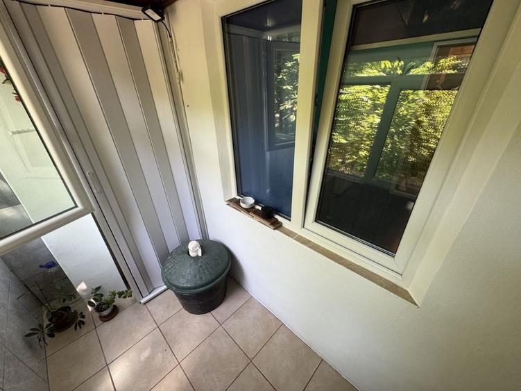 Apartament cu 4 camere decomandat în CET