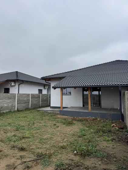 Casă cu 4 camere în Moșnița Nouă