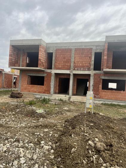 Casă cu 4 camere cu Teren 600 Mp în Moșnița Veche