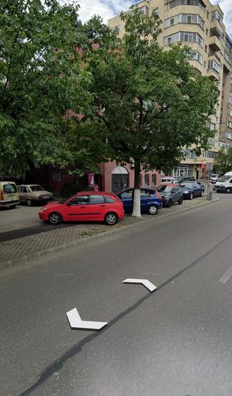 Apartament cu 4 camere decomandat în Republicii