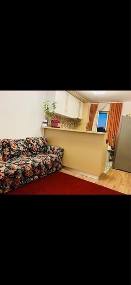 Apartament cu 3 camere decomandat în Roșu