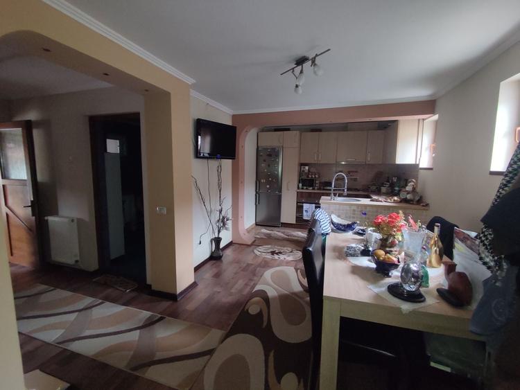 Casă individuală cu 6 camere cu Canalizare în Sânandrei
