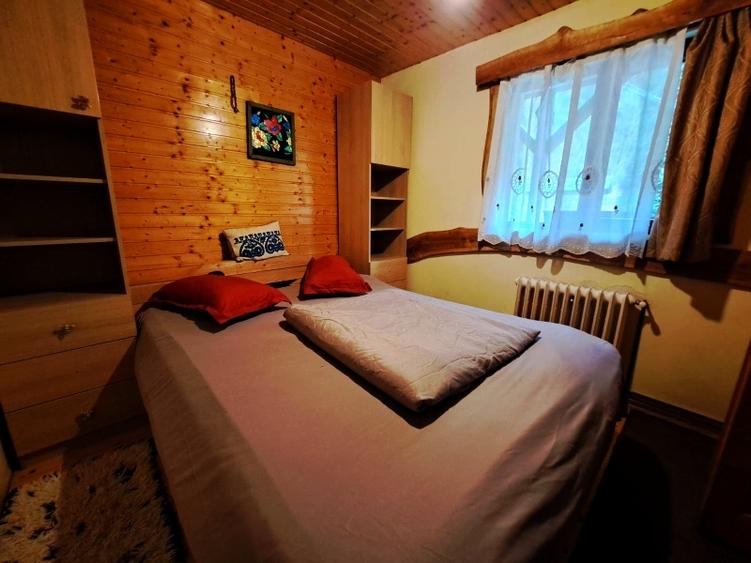 Casă individuală cu 10 camere cu Teren 1500 Mp în Valea Ierii