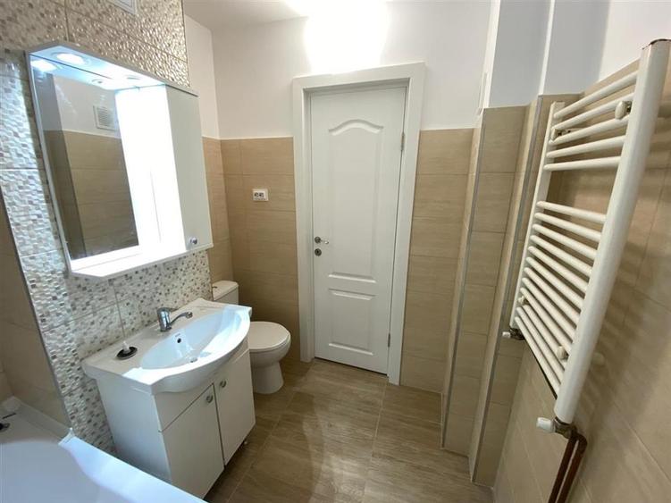 Apartament cu 2 camere decomandat în Podul de Fier