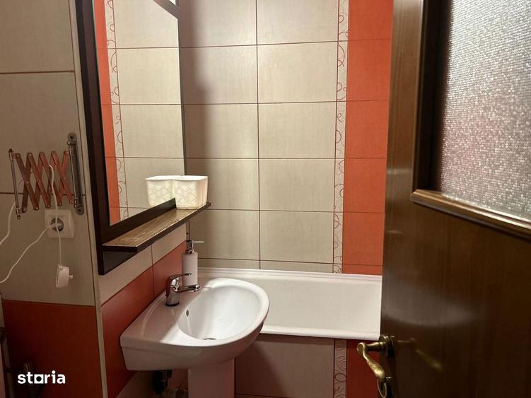 Apartament cu 3 camere decomandat în Piața Centrală