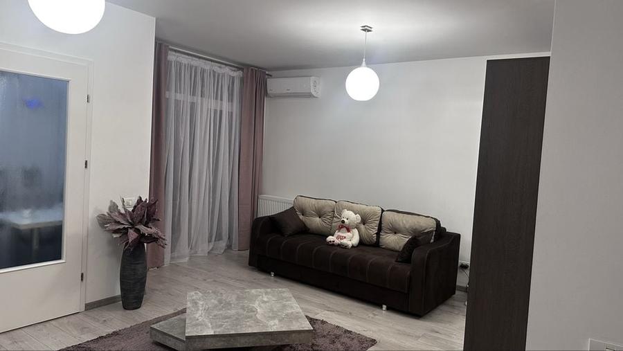 Apartament cu 5 camere decomandat în Central