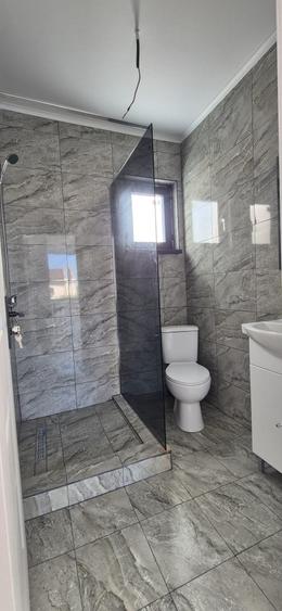 Casă individuală cu 4 camere cu Canalizare în Lumina