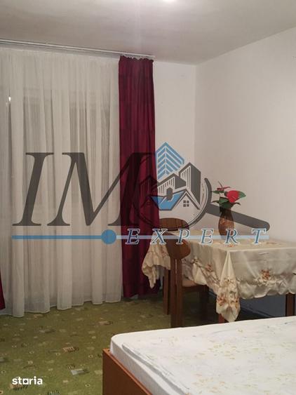 Apartament cu 3 camere decomandat în Cetate