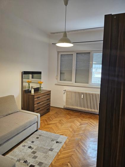 Apartament cu 3 camere decomandat în Eminescu