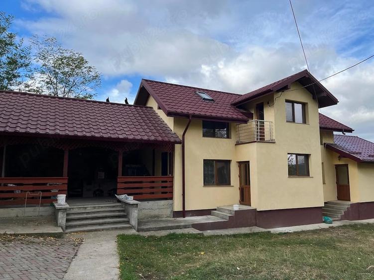 Casă cu 4 camere cu Teren 3261 Mp în Stâncești