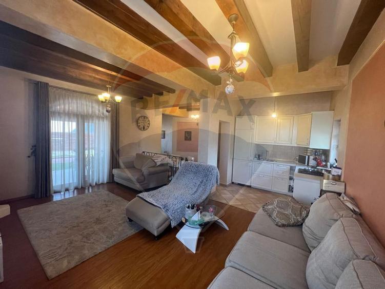 Casă cu 4 camere cu Teren 328 Mp în Golești