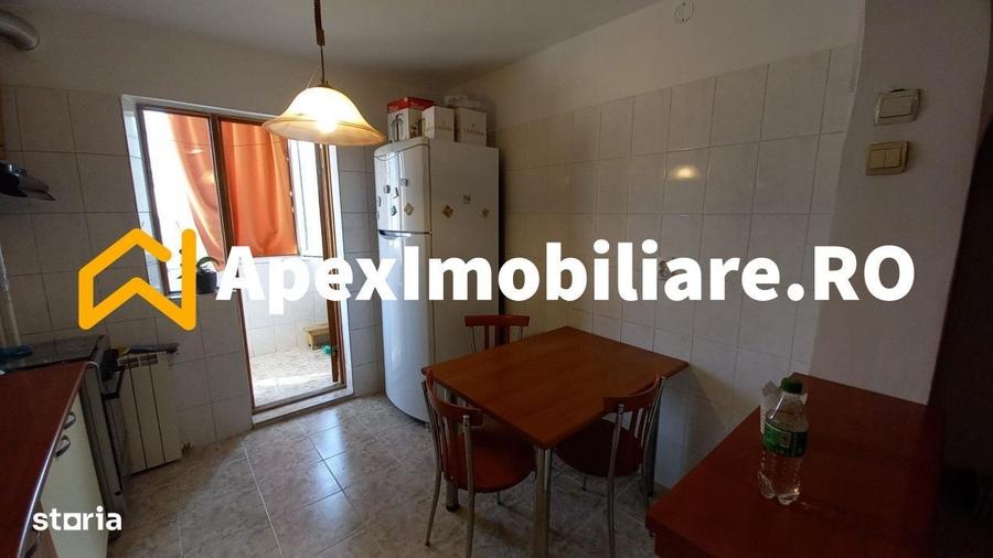 Apartament cu 3 camere semidecomandat în Iancului
