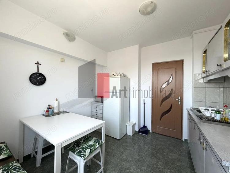 Apartament cu 3 camere decomandat în Dristor