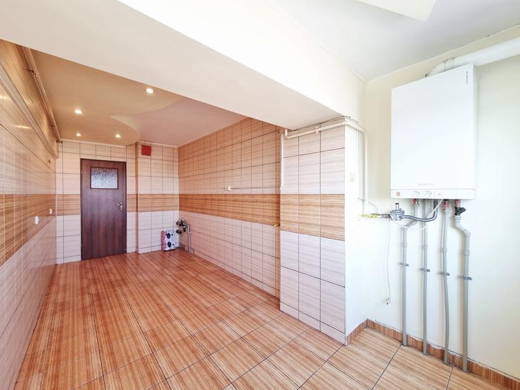 Apartament cu 2 camere decomandat în Ultimul leu