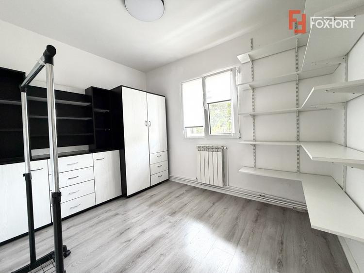Apartament cu 3 camere decomandat, mobilat în Aradului
