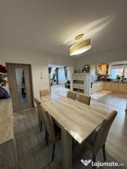 Casă cu 7 camere cu Teren 670 Mp în Săsar