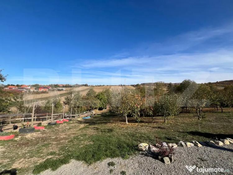 Casă cu 3 camere cu Teren 9587 Mp în Hotar