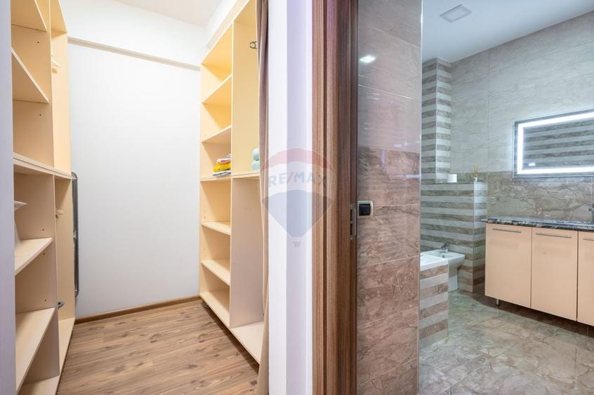 Apartament cu 3 camere decomandat, mobilat în Tractorul