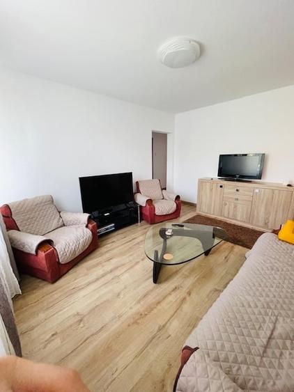 Apartament cu 3 camere decomandat, mobilat în Gara de Nord