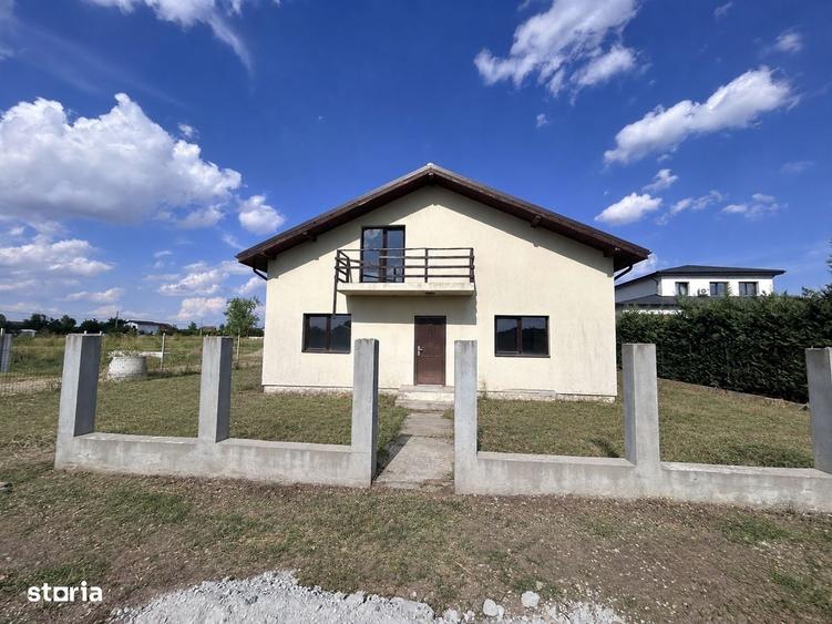 Casă cu 4 camere în Domnești