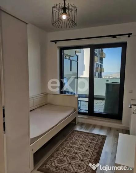 Apartament cu 3 camere semidecomandat în Central