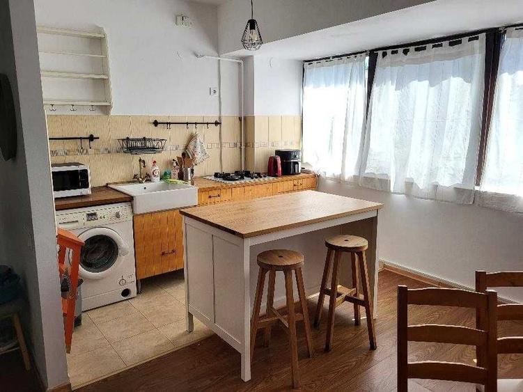 Apartament cu 2 camere decomandat în Runcu