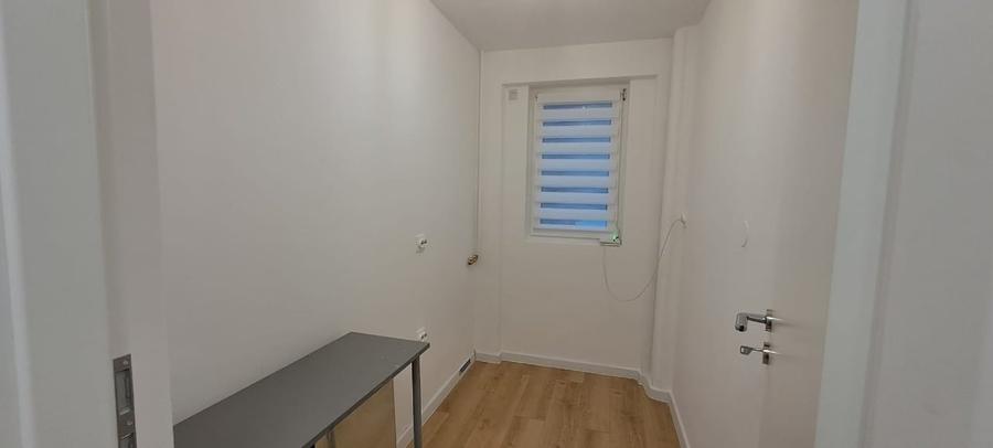 Apartament cu 2 camere decomandat, mobilat în P-ța Victoriei