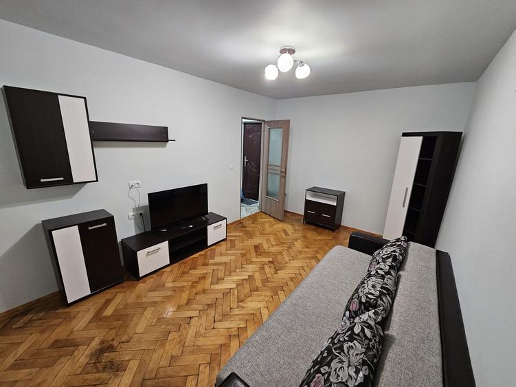 Apartament cu 2 camere decomandat în Micro 19