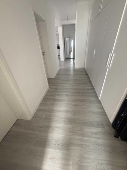 Apartament cu 3 camere semidecomandat în Moșnița Nouă